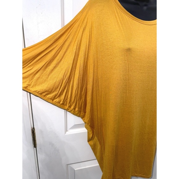 Boutique yellow piko style top - Picture 2 of 5